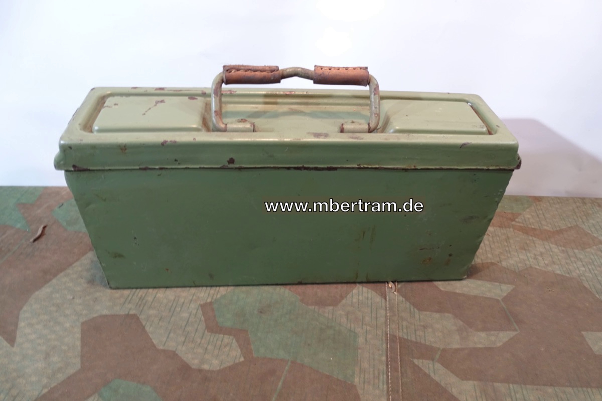 Wehrmacht Patronenkasten 41, mittelgrün überstrichen, brh 1944