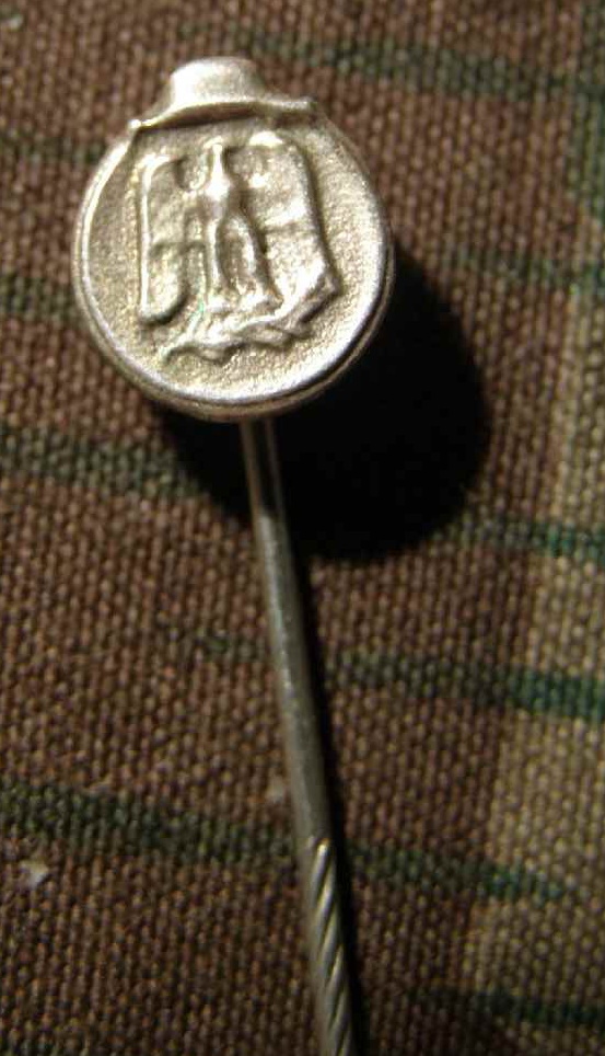 MINIATUR Ostmedaille 9MM an NADEL, 1957er Ausführung