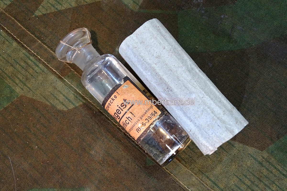 Flasche Salmiakgeist mit Papp Röhre und Etikett, Verbandkasten, Luftschutz Apotheke
