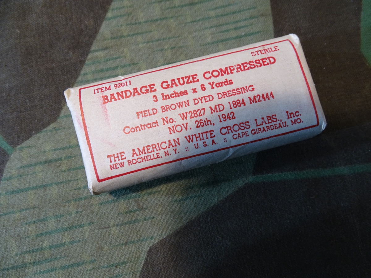 US Verbandpäckchen 1942 Bandage Gauze compressed, Field brown dressing