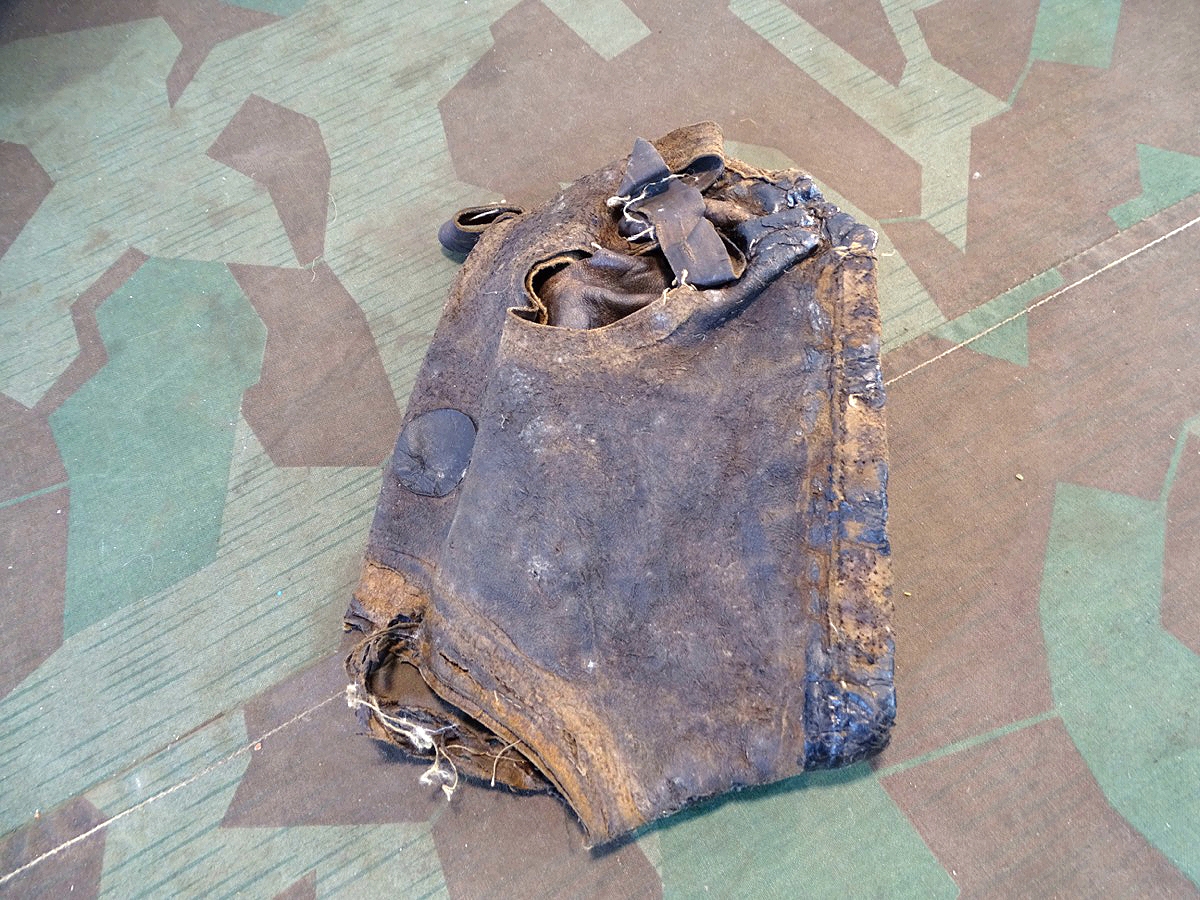 Lederkorpus von einer 1. Weltkriegs Gasmaske. Ohne Augenringe, -Ventil, -Riemen