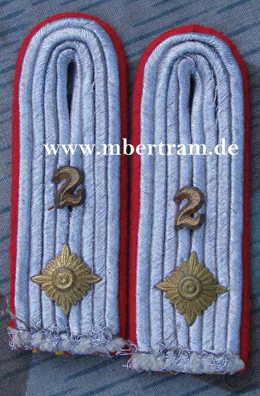 Schulterklappen Oberleutnant Artillerie Regiment 2