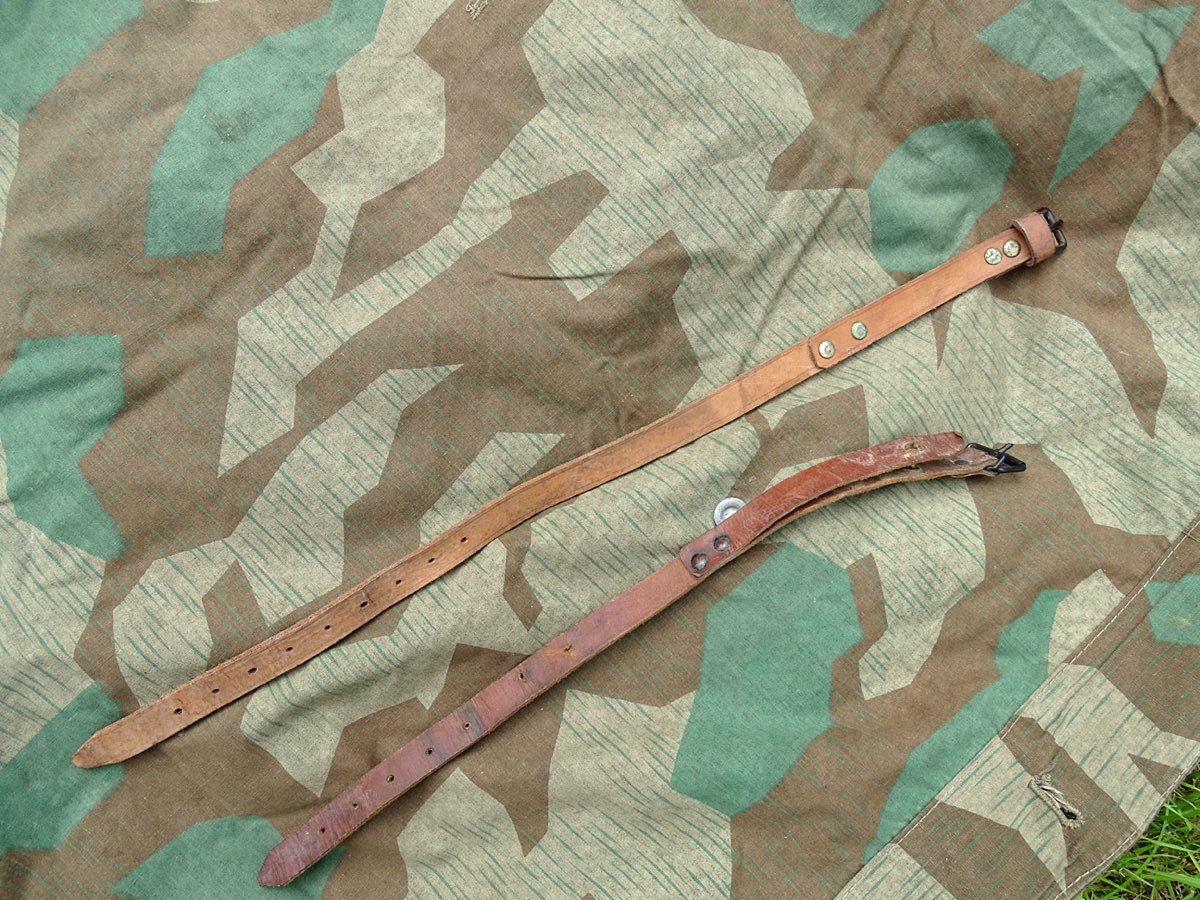 Dreieckszeltbahn Luftwaffe, farbfrisches Tarnmuster, " KG 1 Hindenburg " , 2 Riemen (1) Dreieckszeltbahn Luftwaffe, farbfrisches Tarnmuster, " KG 1 Hindenburg " , 2 Riemen (1)
