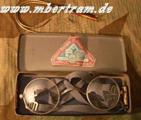 Wehrmacht Maskenbrille, Blechdose, Wechselbügel, Daten