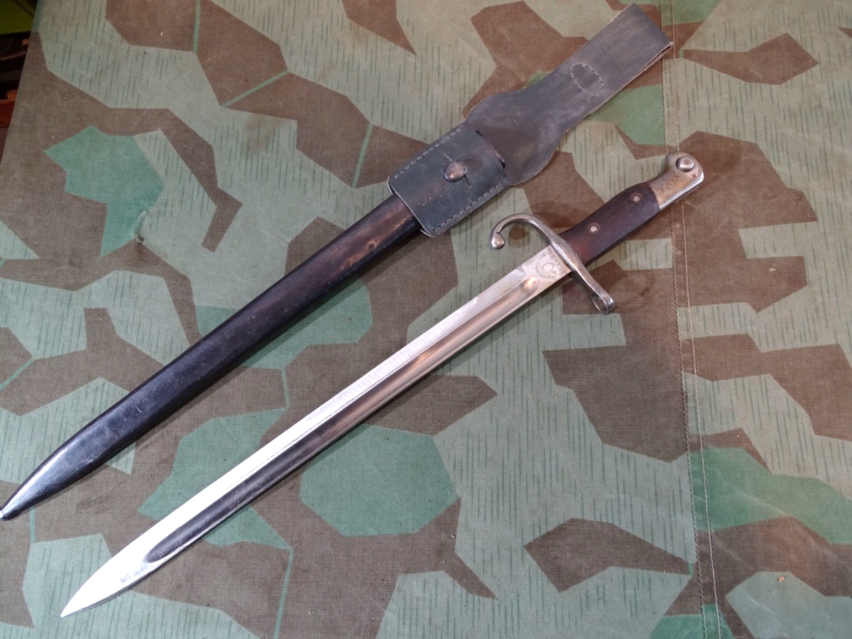 Seitengewehr Modello Argentino 1909 mit Koppelschuh, Weyersberg & Kirschbaum Solingen.   Seitengewehr Modello Argentino 1909 mit Koppelschuh, Weyersberg & Kirschbaum Solingen.