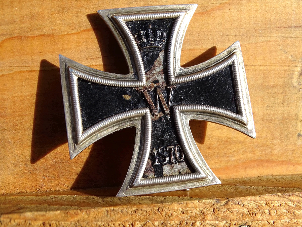REPLIK: Eisernes Kreuz 1. Klasse 1870, magnetischer Eisenkern, Rückseite Doppelspange zum Befestigen