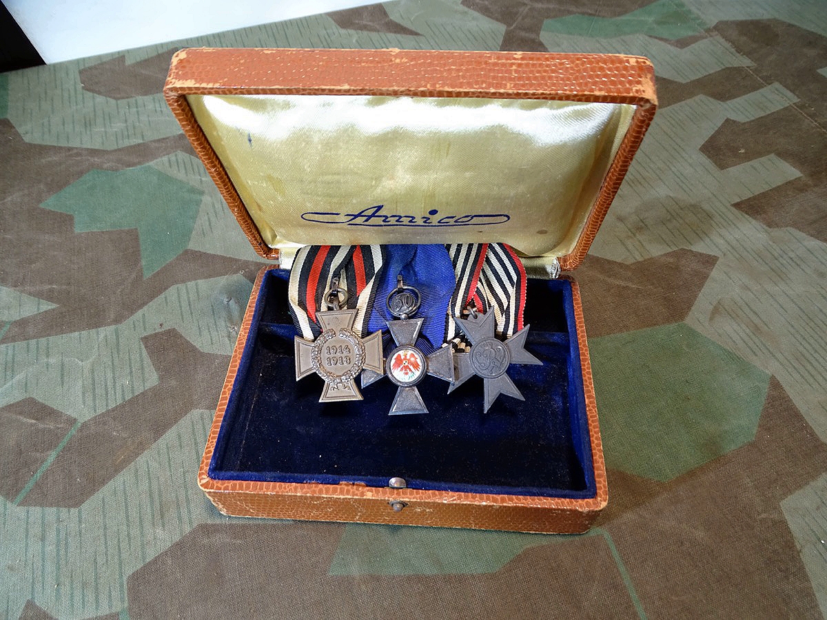 3er Ordensspange: Ehrenkr. f.Kr. Teilnehmer.14/18 , Roter Adler Orden Preussen "50". Kr. F. Kriegshilfsdienst, Etui.