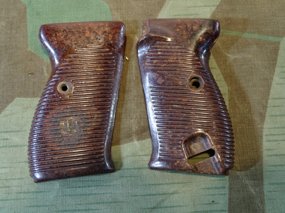 Pärchen originale Bakelit Griffschalen für Wehrmachts  P 38 Pistole