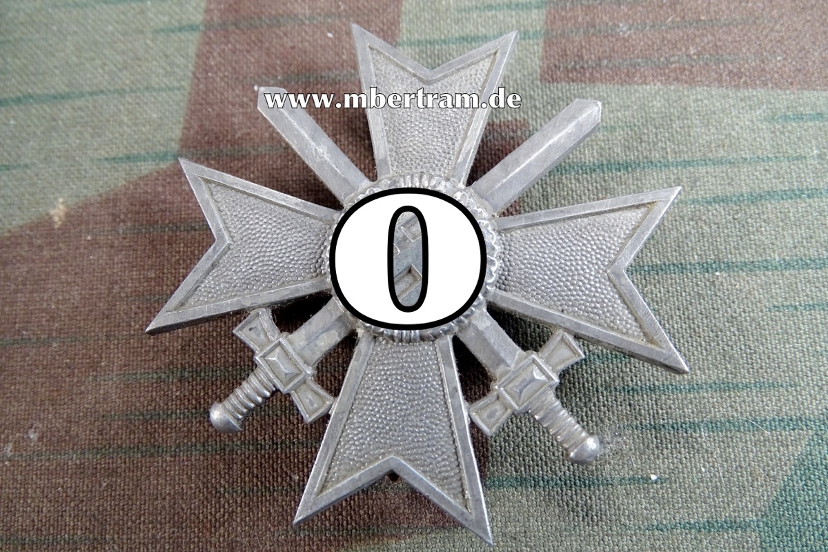 Kriegsverdienstkreuz 1939 1. Klasse mit Schwertern Feinzinkfertigung, Hst.: "4"