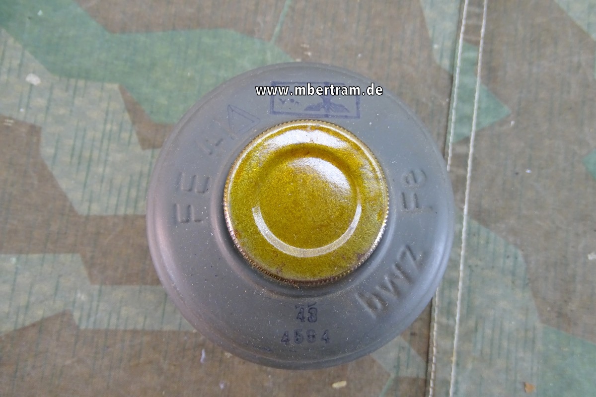 Gasmasken Filter FE 41 Wehrmacht, unbenutzt,  mit 2 Verschlusskappen, 1943, "bwz"