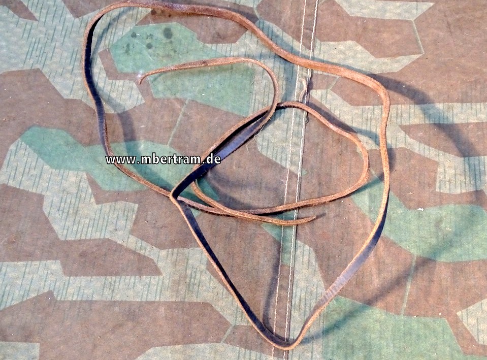 19605-1 Kavallerie Schnurriemen 1./2. Weltkrieg, noch schön beweglich. Ca. 172cm.