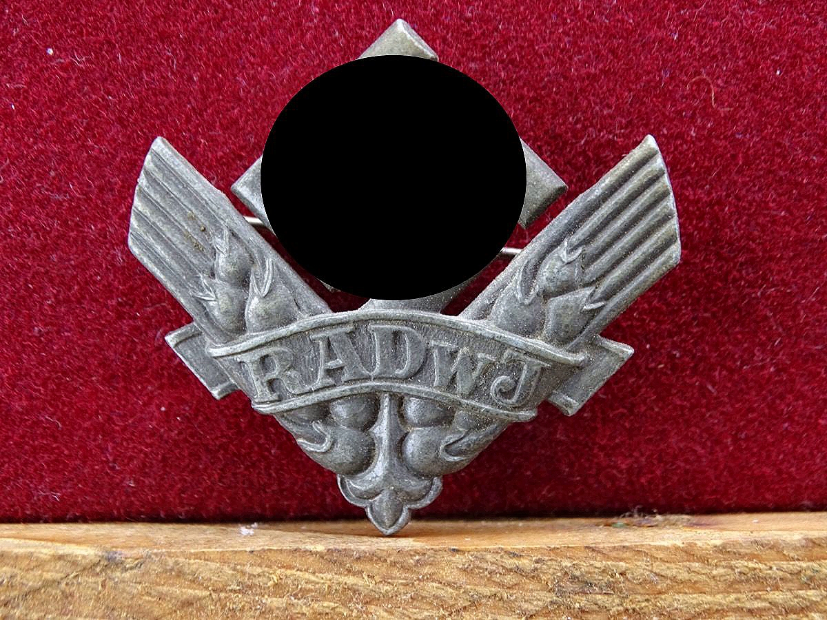 RAD Weibliche Jugend Brosche für Kriegshilfsdienst , (RADwJ)  Feinzink, versilbert, Hst. AN.G, mit Nadelsystem