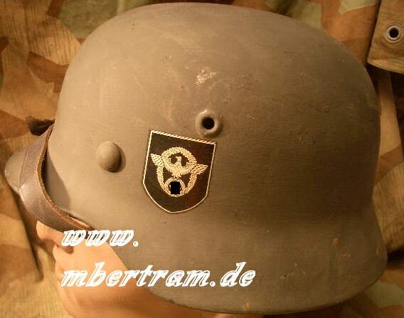 Polizei Division Stahlhelm, M 35, orginal Glocke, restauriert