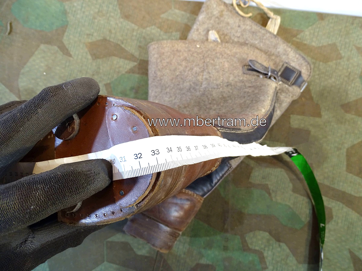 20786-9 Paar ungetragene, neuwertige, späte Wehrmachts Filzstiefel 1944