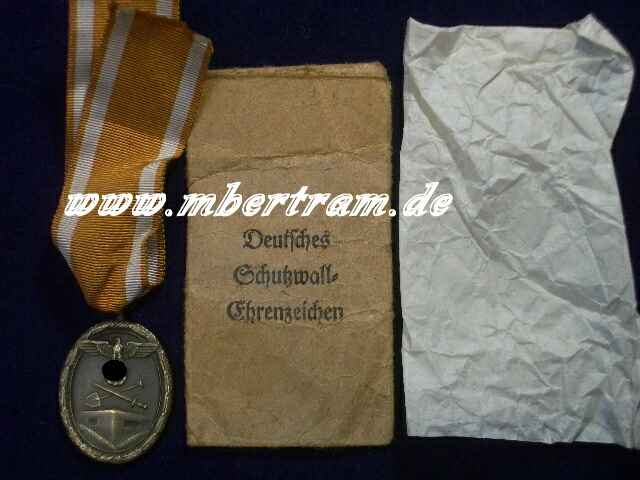 DEUTSCHES SCHUTZWALL EHRENZEICHEN, TÜTE, HEB