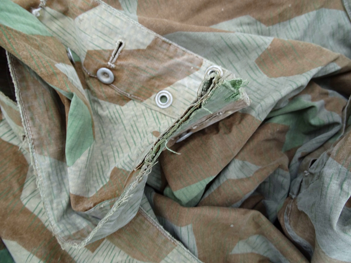 Dreieckszeltbahn Wehrmacht, farbfrisches Tarnmuster, 1939, 2 Riemen (5) Dreieckszeltbahn Wehrmacht, farbfrisches Tarnmuster, 1939, 2 Riemen (5)