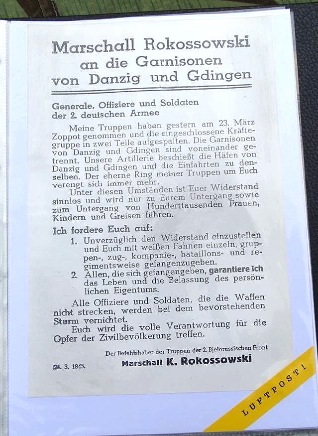 Ordner mit Allierten Abwurf Propaganda Flugblättern des 2. Weltkriegs, 17 Original, 10 Kopie Ordner mit Allierten Abwurf Propaganda Flugblättern des 2. Weltkriegs, 17 Original, 10 Kopie