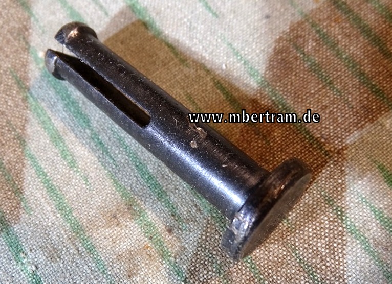 PPSH 41: Haltebolzen für Laufmantel in Griffgehäuse, vorderes Gelenk.