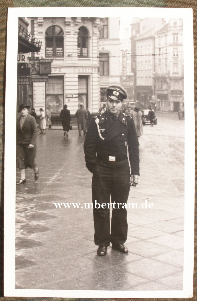 Foto Uffz. 3. Panzer Rgt. 11. Wuppertaler Schwebebahnhof 1942