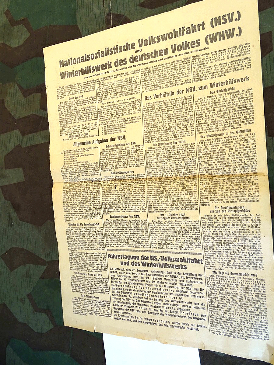 Kleiner Aushang aus alter Zeitung: Aufruf für das Winterhilfswerk Düsseldorf um 1933