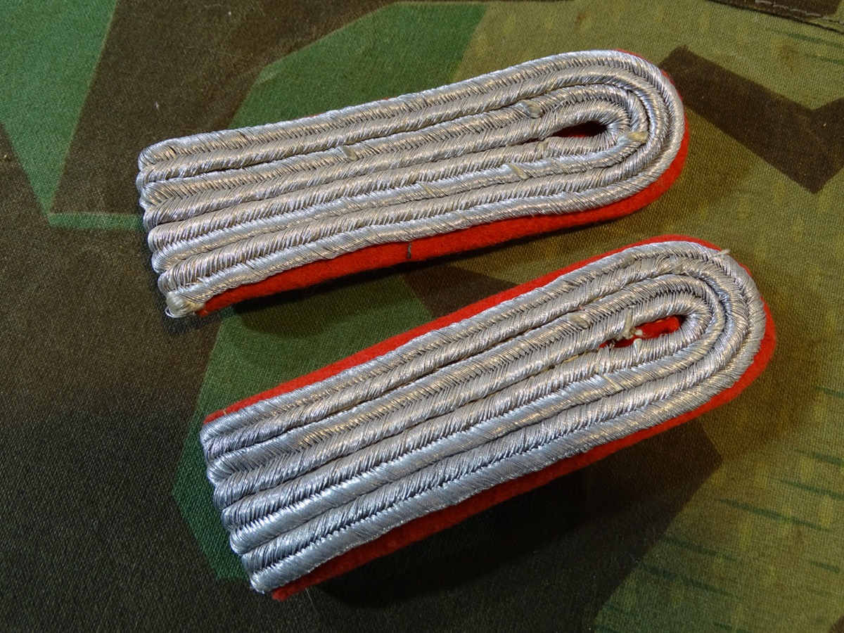Paar Schulterklappen Leutnant Artillerie zum aufschlaufen
