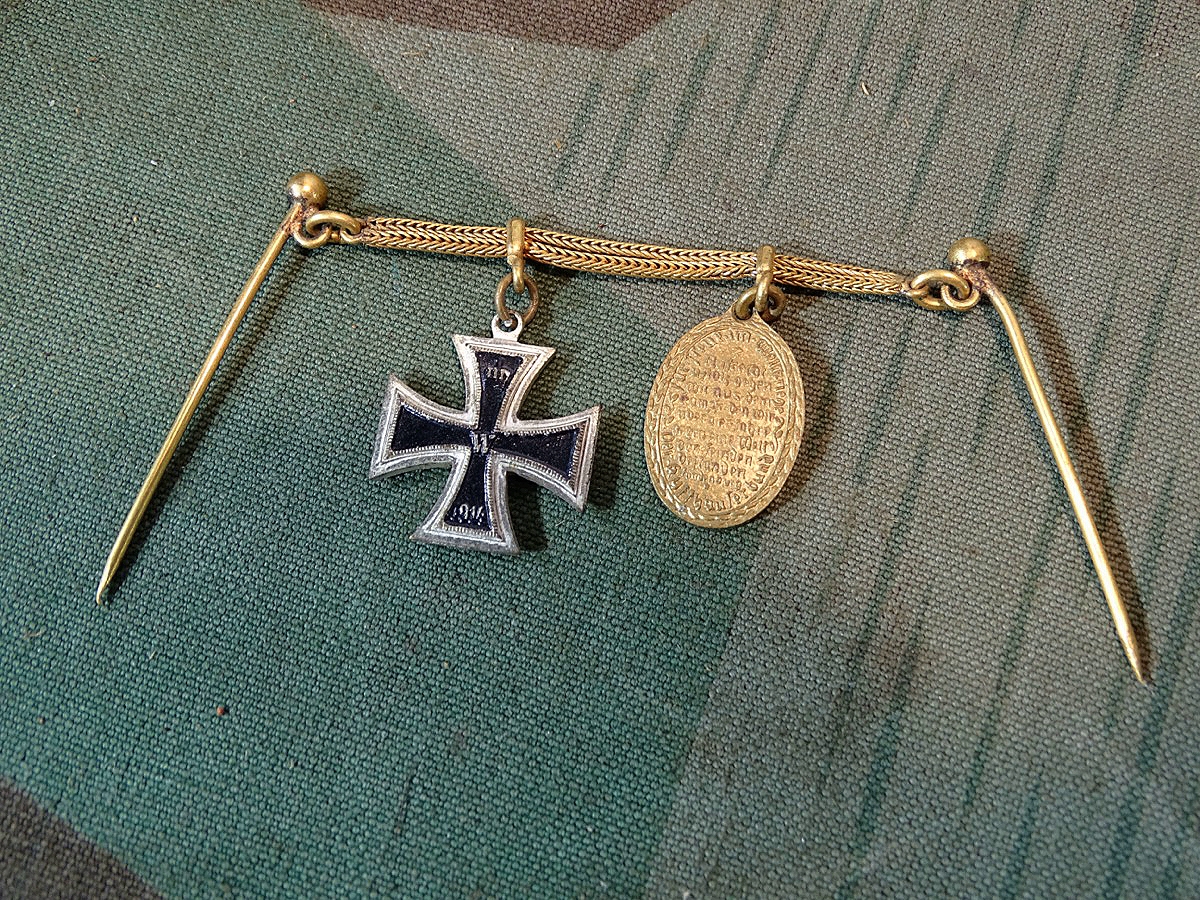 2er Frackkettchen mit folgenden Miniaturen Eisernes Kreuz 2 Klasse 1914 und Kyfhäuser Medaille.