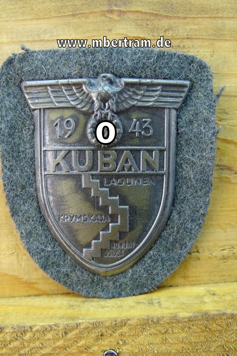 Kubanschild 1943, Eisen magnetsich, bronziert, Gegenplatte und Papierabdeckung