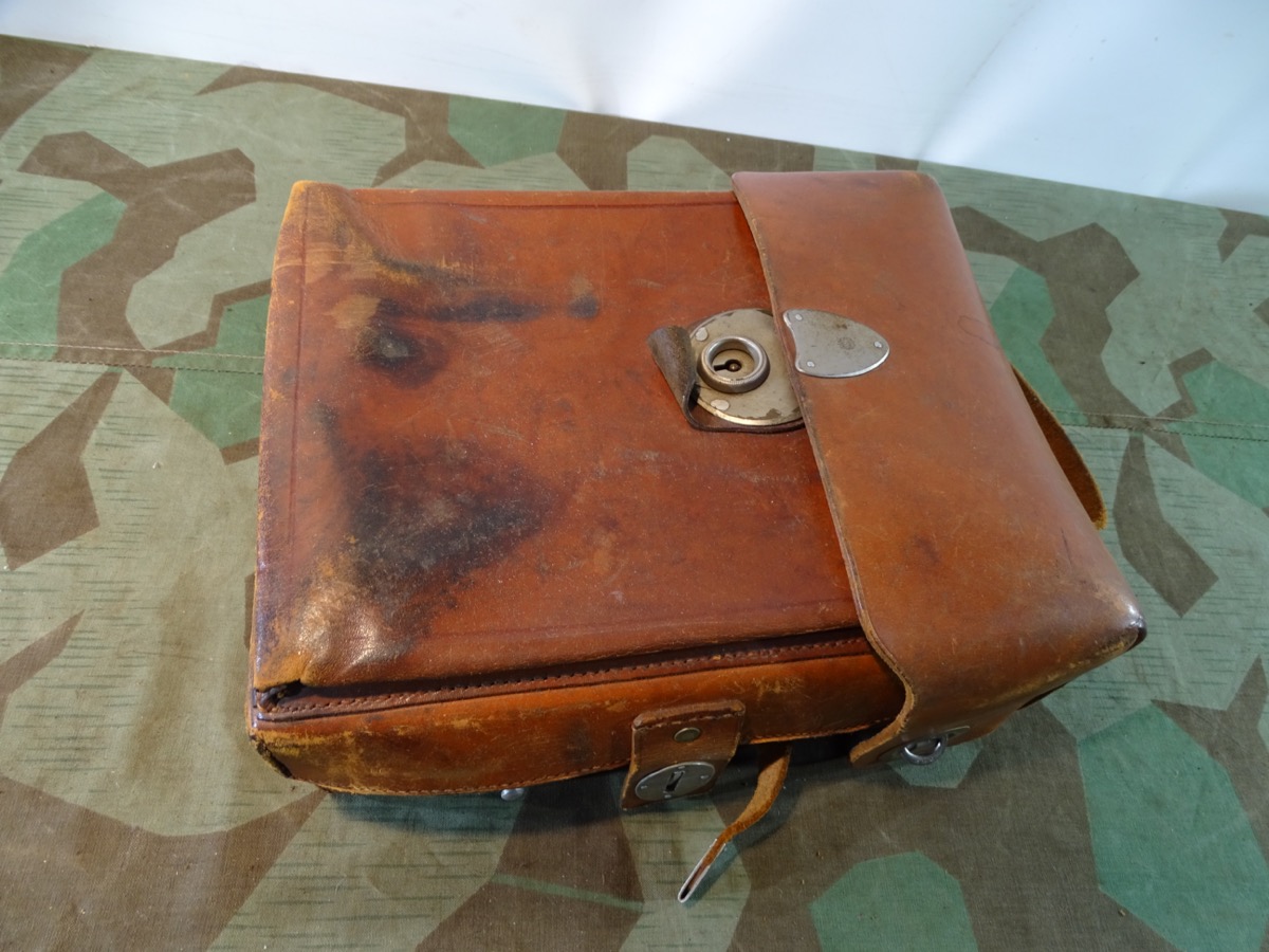 Sanitätstasche für Sanitätsoffiziere der Wehrmacht. " Bollmann Tutlingen 1939 "  mit Original Einsätzen. 