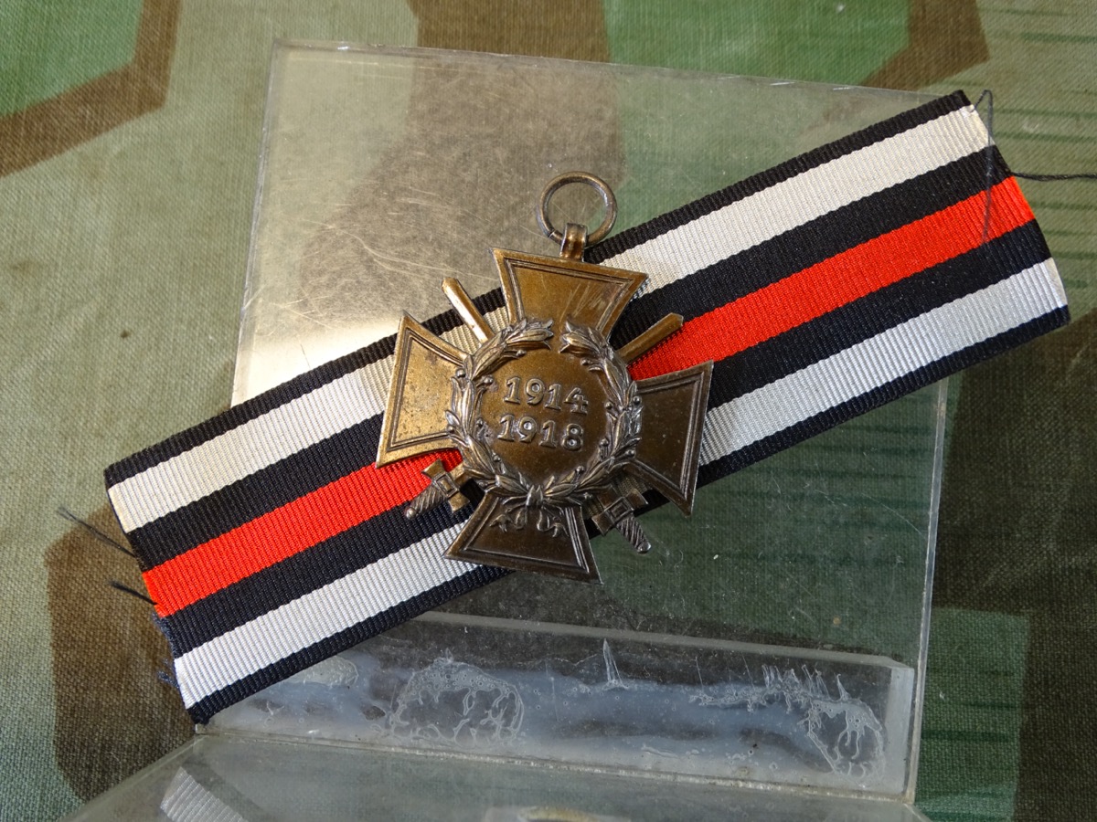 Ehrenkreuz für Frontkämpfer 1914/ 1918 mit Schwertern. Reichsverband Pforzheim 37