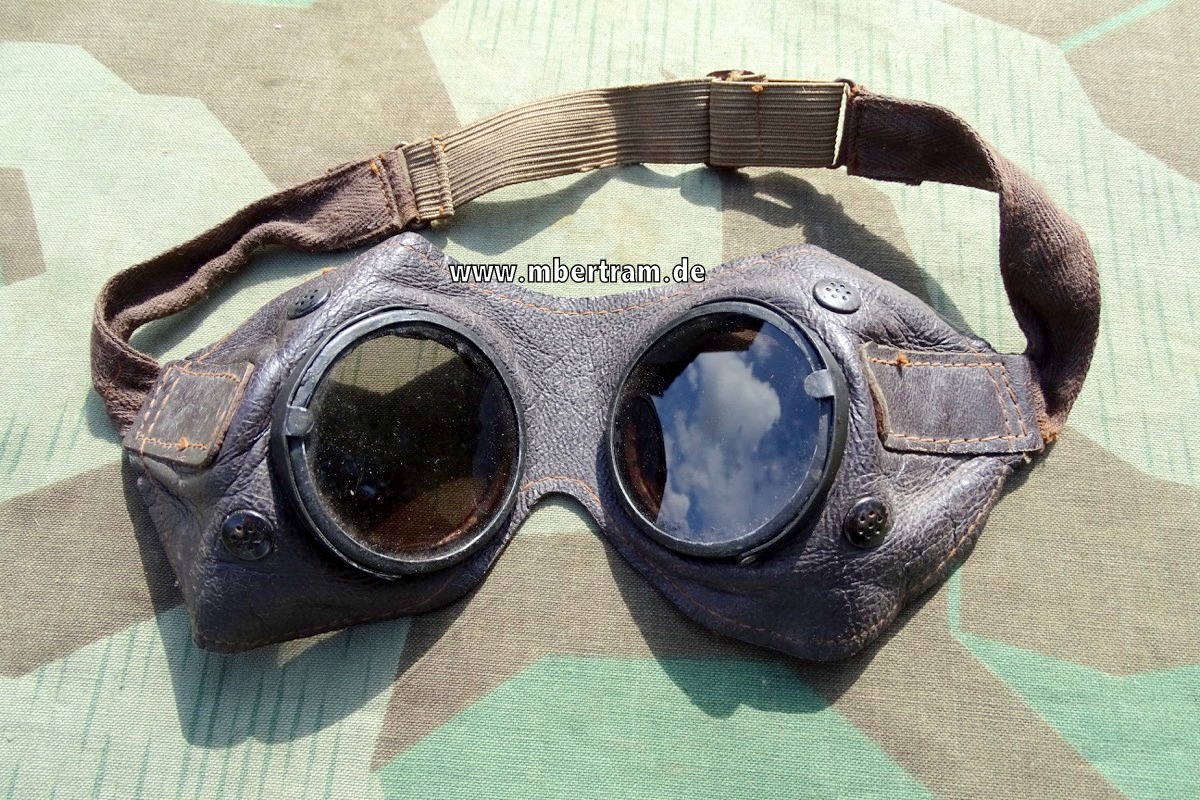 Wehrmacht Staubbrille, / Kradfahrerbrille.  Braunes Leder. Getönte Gläser.