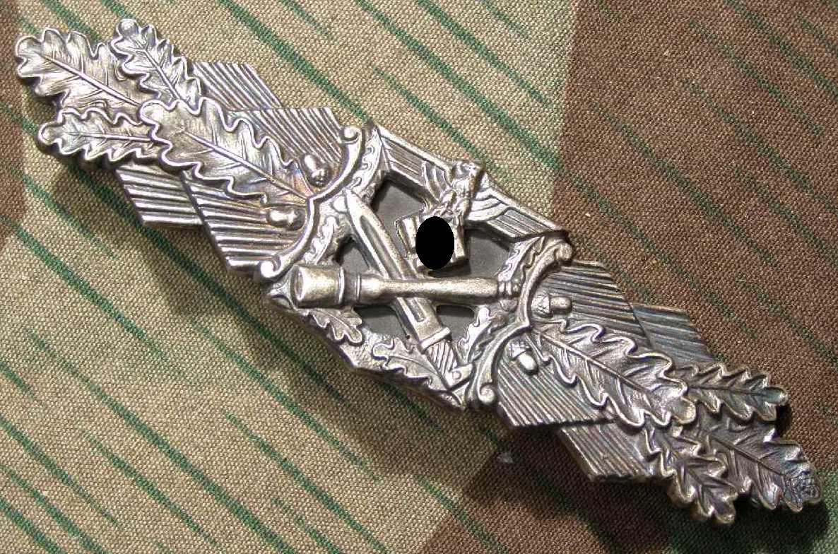 REPLIK: Nahkampfspange in Silber, FEC.WE Peekhaus Berlin