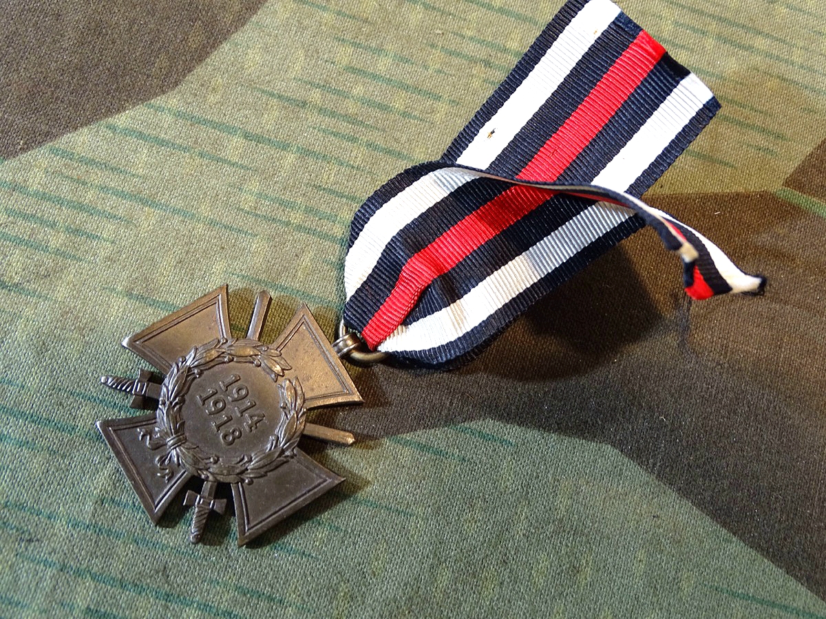 Ehrenkreuz für Frontkämpfer 1914/ 1918 mit Schwertern. B.H.L.