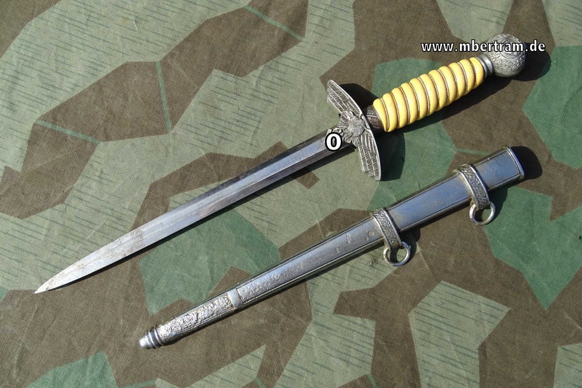 Luftwaffen Offiziersdolch, Scheide narbig, gelber Griff Zustand 3 -