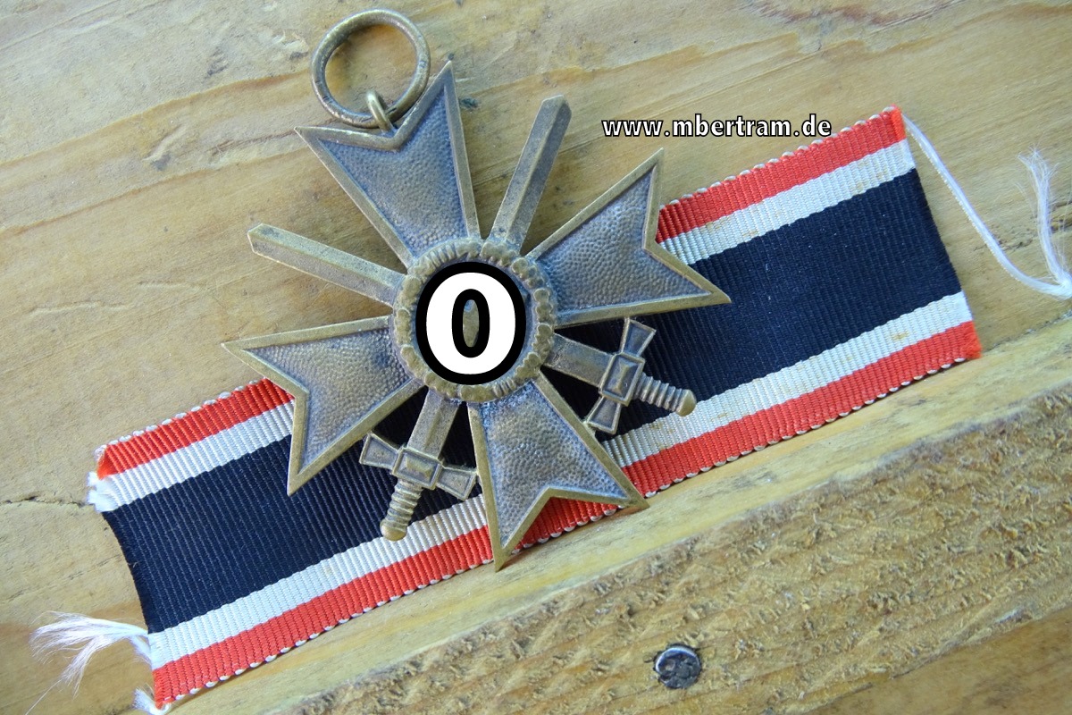 Kriegsverdienstkreuz 1939 2. Klasse mit Schwertern, Buntmetall, am Band