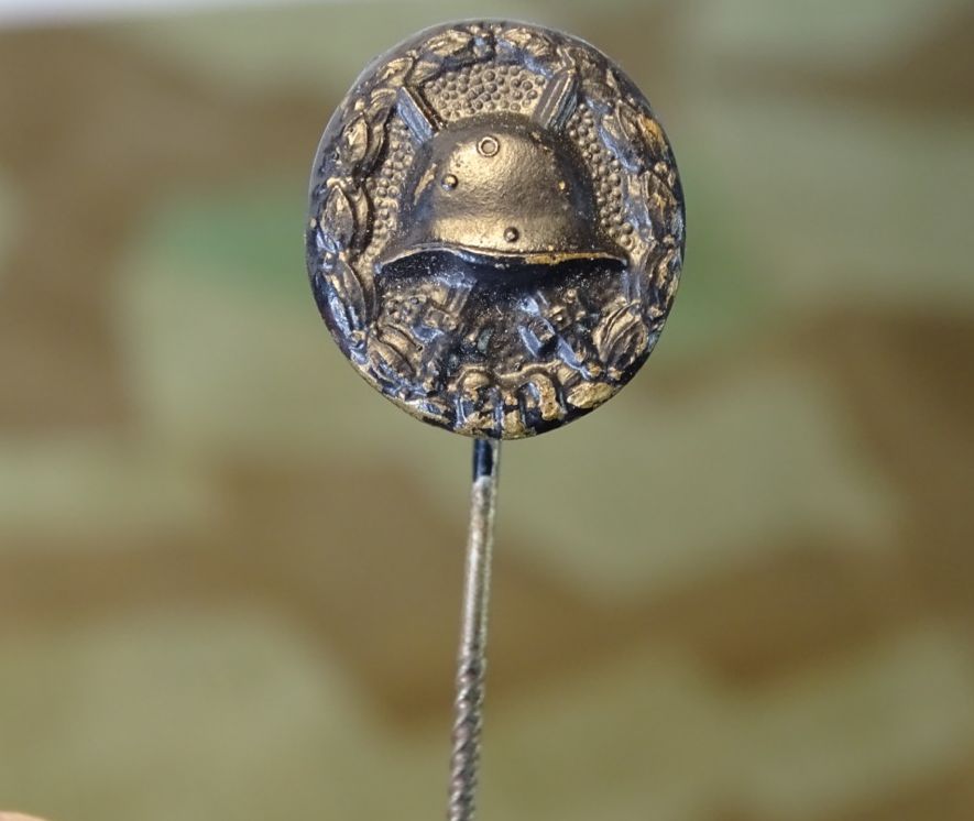 Miniatur an langer Nadel für Verwundeten Abzeichen 1914-18, L /58,  R. Souval