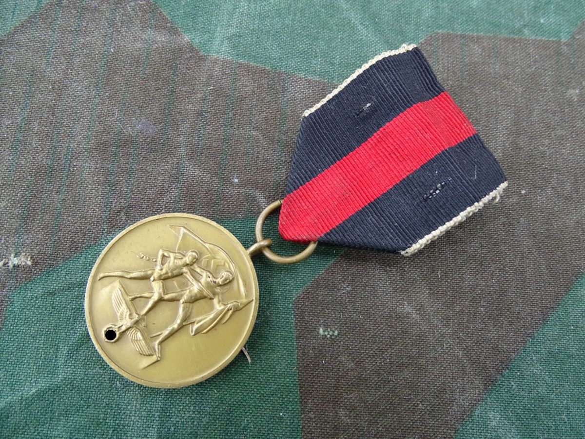 Medaill 1 Oktober 1938 ( Anschluss Sudetenland ) Einzelspange mit entfernter Spange Prager Burg 