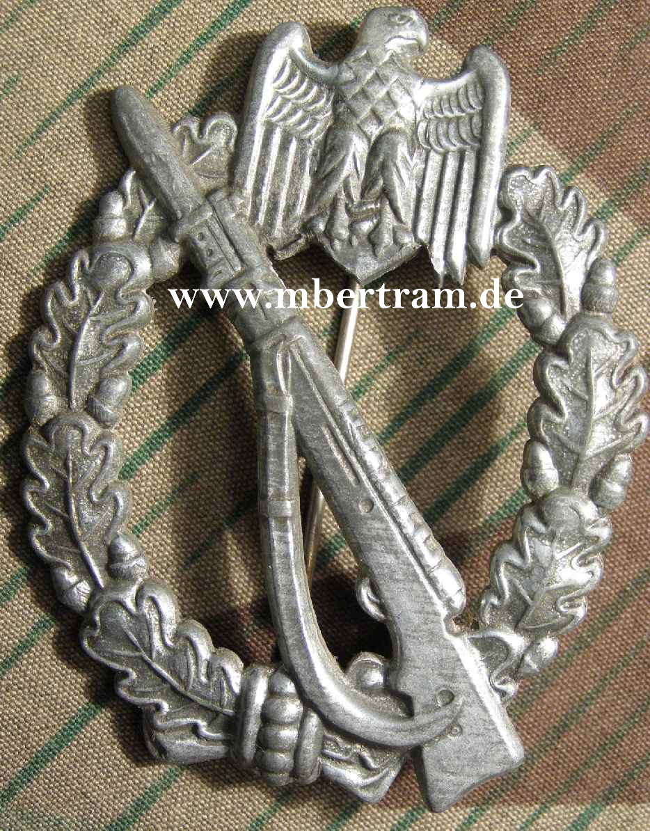 INFANTERIESTURMABZEICHEN IN SILBER, "JFS",entnazifiziert