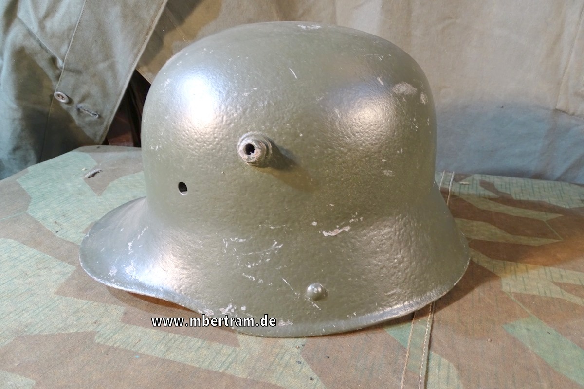 Stahlhelm 1. Weltkrieg M 16, restaurierte Helmglocke ohne Innenleben