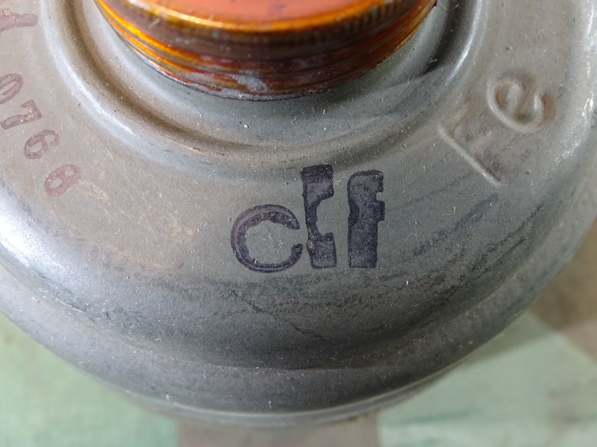 Gasmasken Filter FE 41 Wehrmacht, unbenutzt, beide Verschlusskappen, 1944, WaA, Hersteller fcc aus Sachsen
