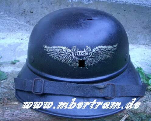 Luftschutzhelm, Gladiatorform, Originalwappen, dunkelblau