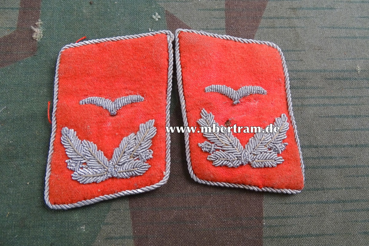 Luftwaffe Kragenspiegel für einen Leutnant der Flakartillerie. Getragen, paarig