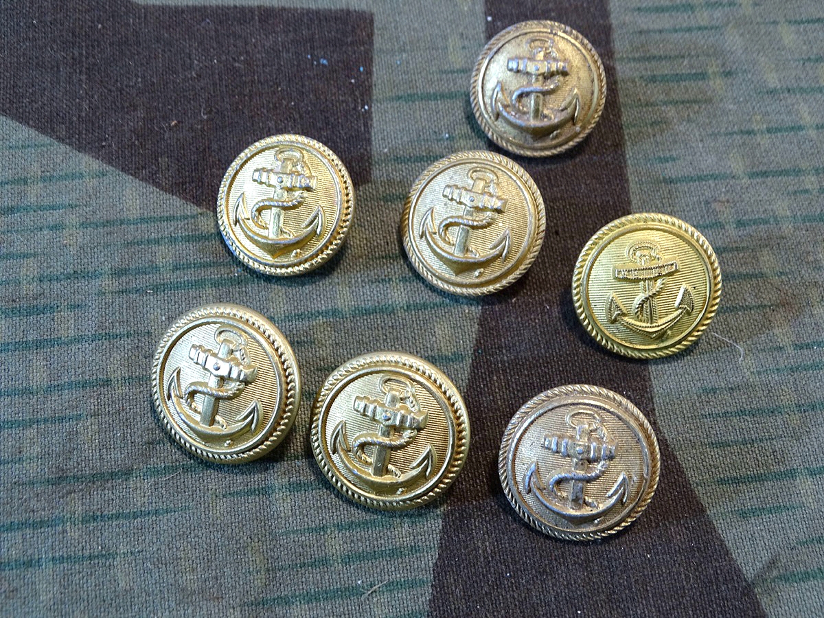 7 Kriegsmarine Knöpfe 20 mm, gleicher Hst.: FLL ( Friedr. Linden Lüdenscheid )  