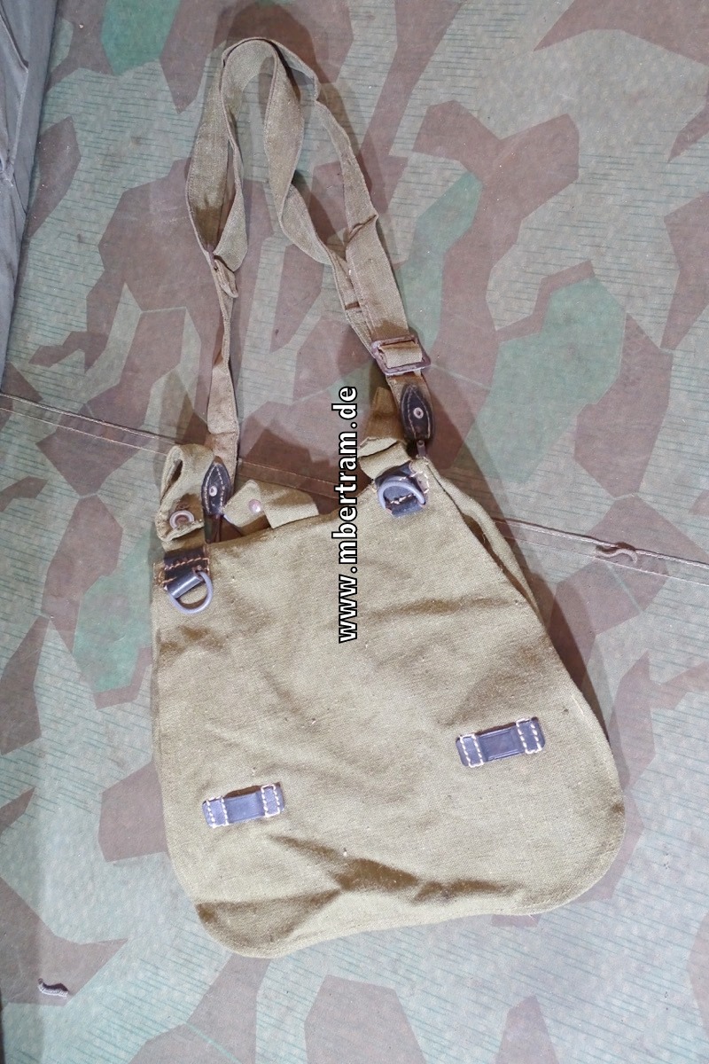 Wehrmacht / Waffen SS Brotbeutel mit Riemen um 1943 mit RB Nr.