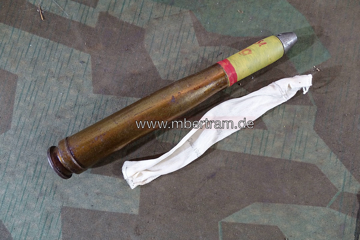 Deko-Patrone 2 cm Flak 38, Stahlhülse, Zünder, Ladungssäckchen