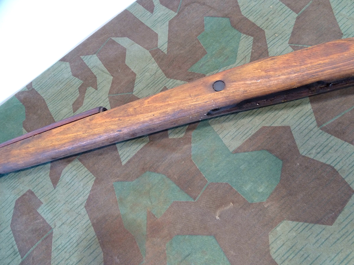 Komplette Schäftung K 98 Wehrmacht, Schichtholz, m. Beschlägen u. Magazinkasten Komplette Schäftung K 98 Wehrmacht, Schichtholz, m. Beschlägen u. Magazinkasten