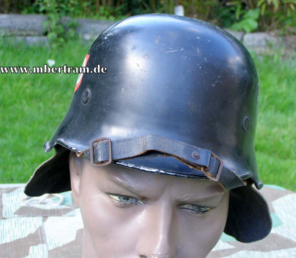 Original Feuerlöschpolizei Stahlhelm, erneuerte Abzeichen