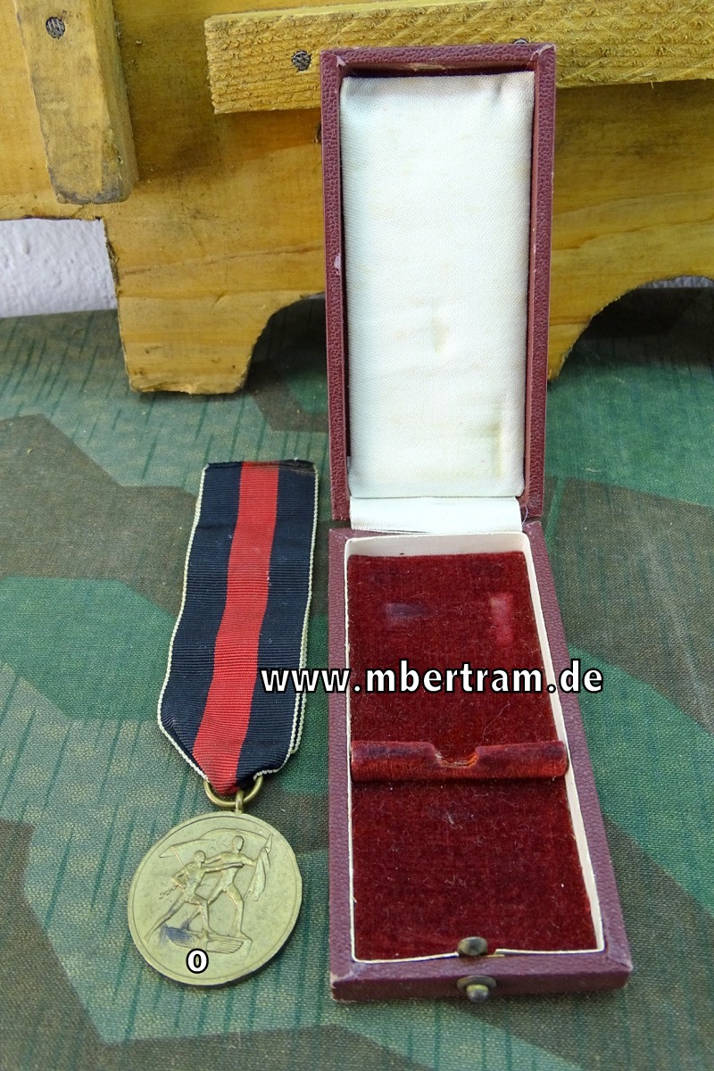 Medaille zur Erinnerung an den 1.Oktober 1938 mit Band und Schatulle