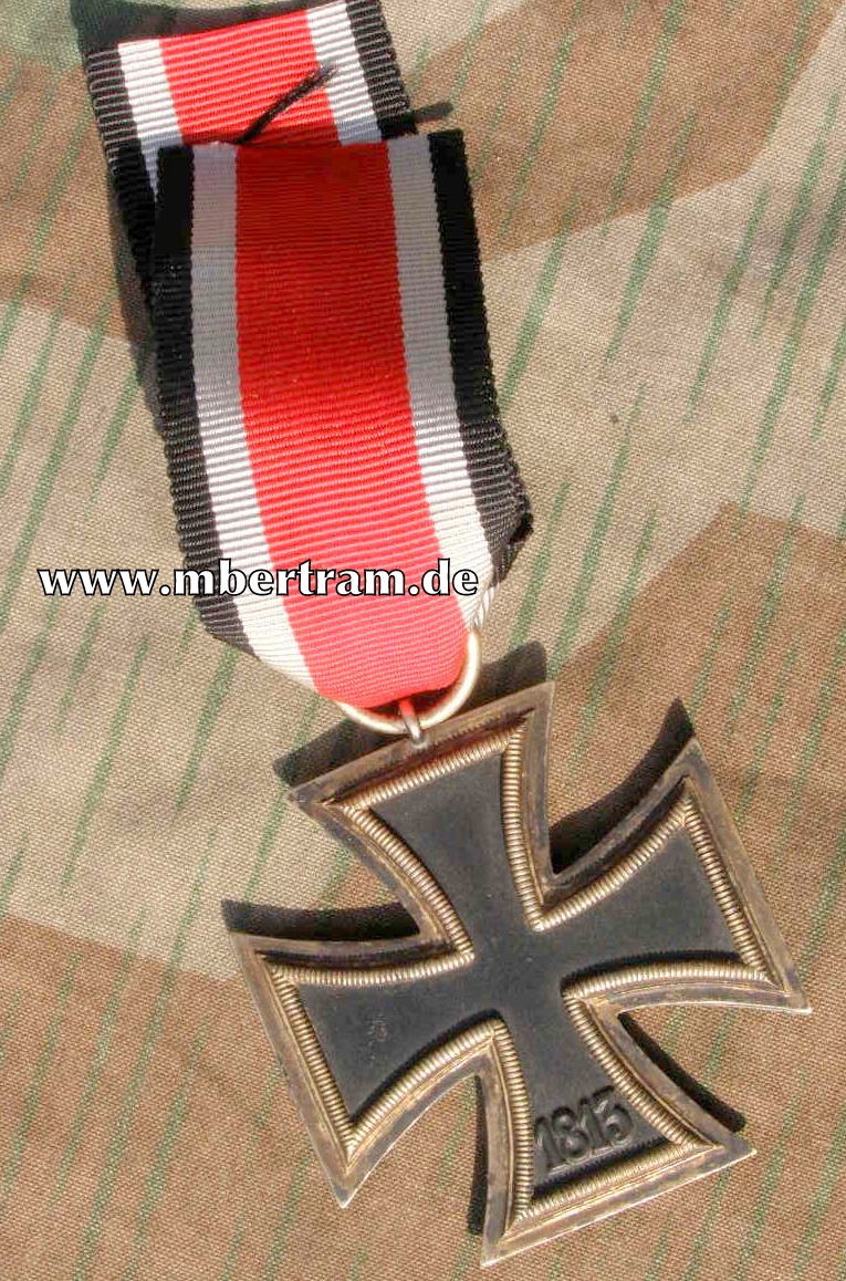 Eisernes Kreuz 1939 2. Klasse am Bandabschnitt. o Hst.