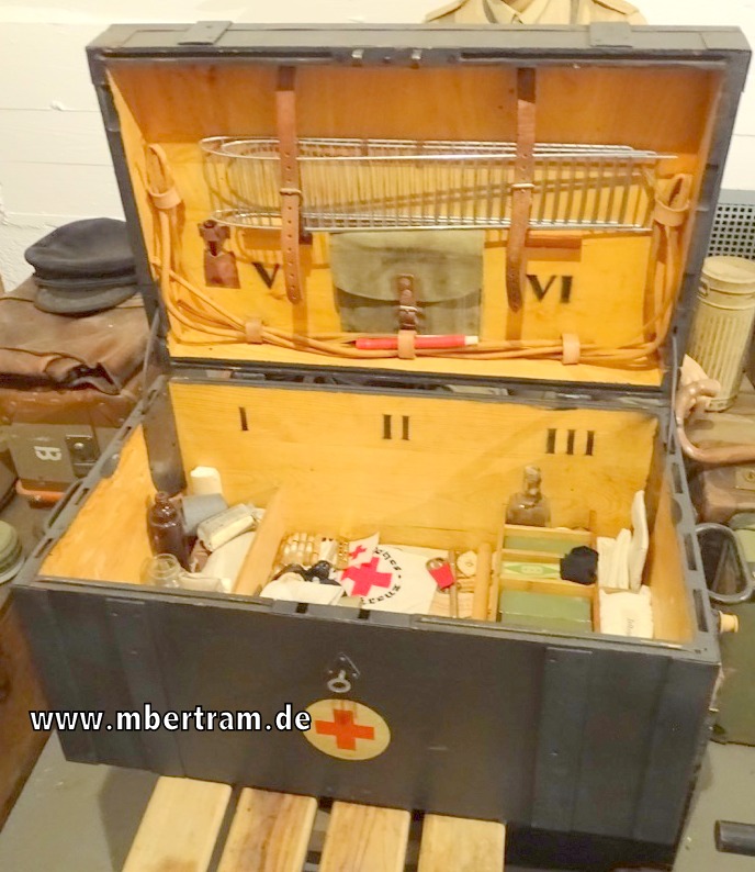 Sanitätskasten 1,  M 1930, Wehrmacht, Originalfarbe, Inhalt