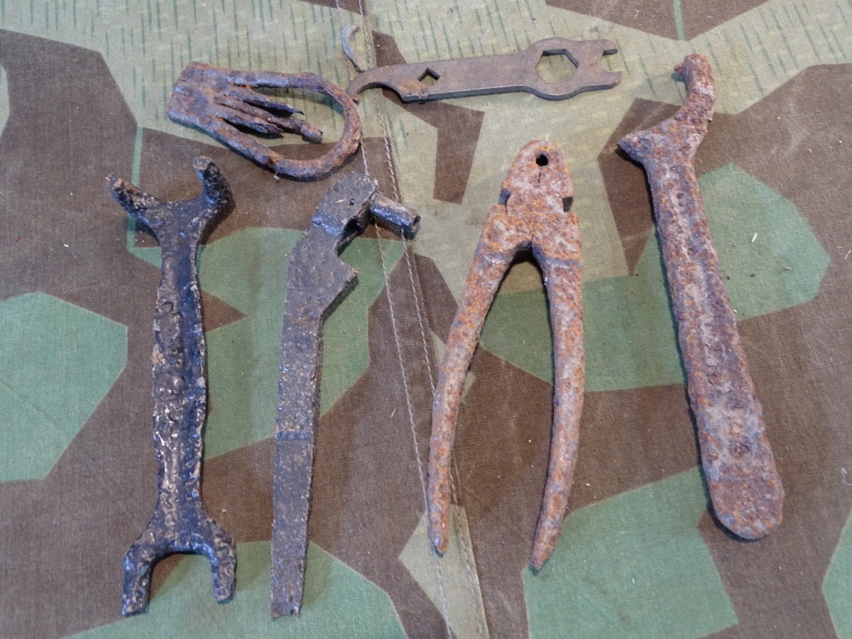 Fundstücke, 5 Werkzeuge aus Wehrmachts Feldwerkstatt. 